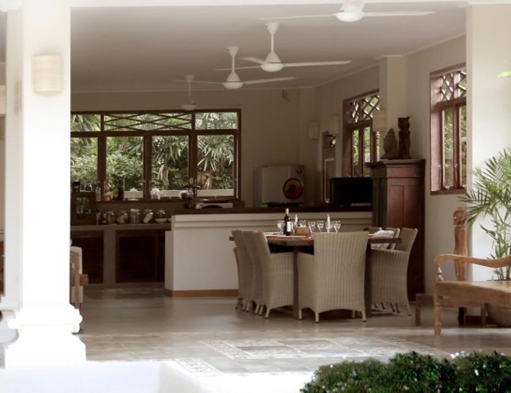 Villa Varuna Legian Chambre photo